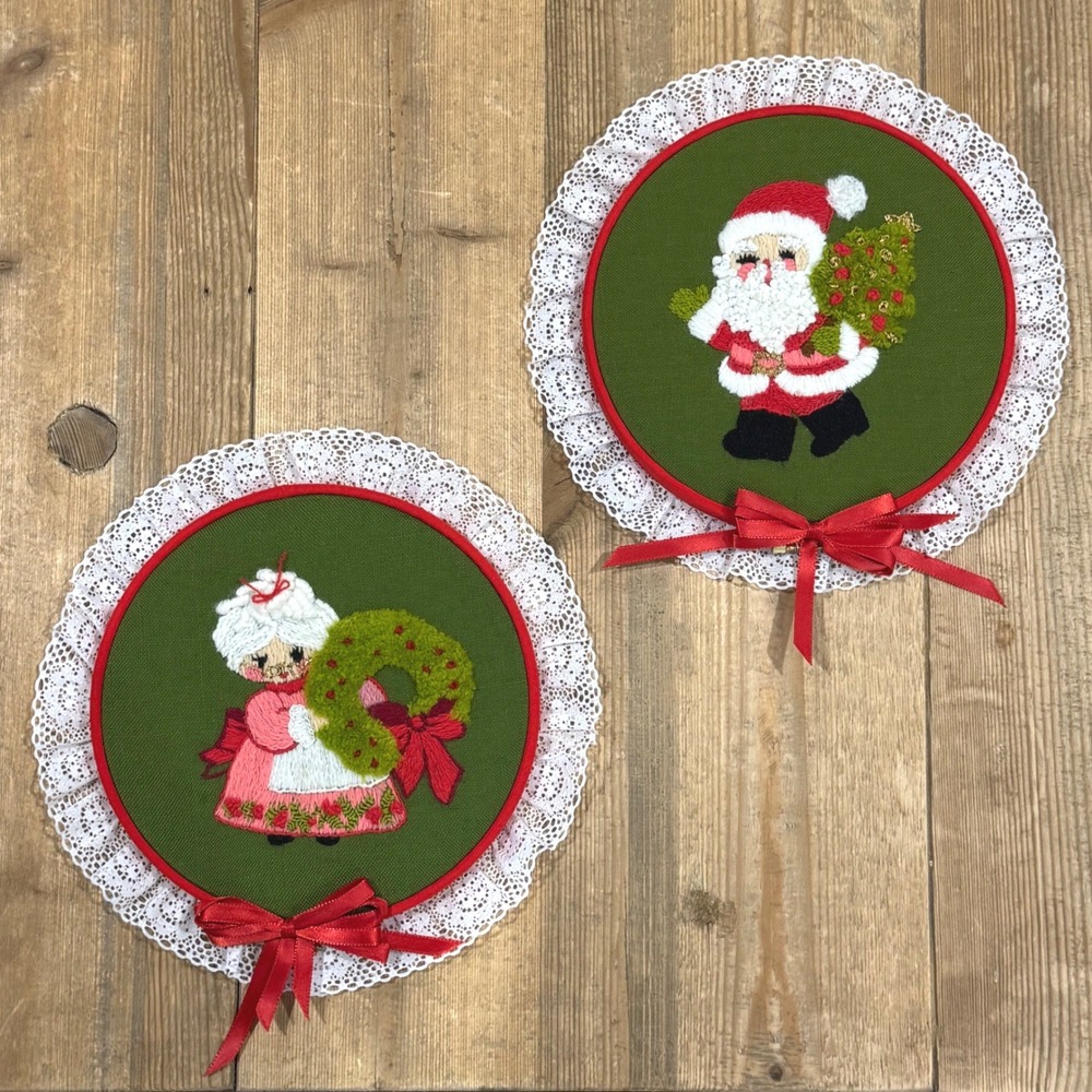 Vintage Santa and Mrs Claus Embroidery Hoop Wall Art Set Lace Trim 10.5 Inch